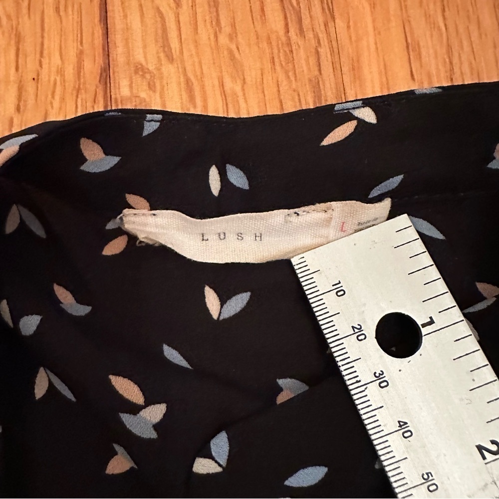 Lush Blouse top Size Large (t) - Picture 10 of 11